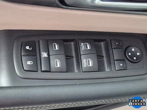 Used 2024 Chrysler Pacifica Touring-L image 14