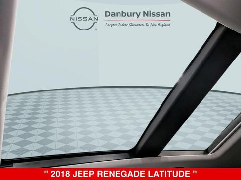 Used 2018 Jeep Renegade Latitude w/ Cold Weather Group AWD/4WD image 26