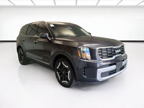 Used 2025 Kia Telluride S FWD image 3