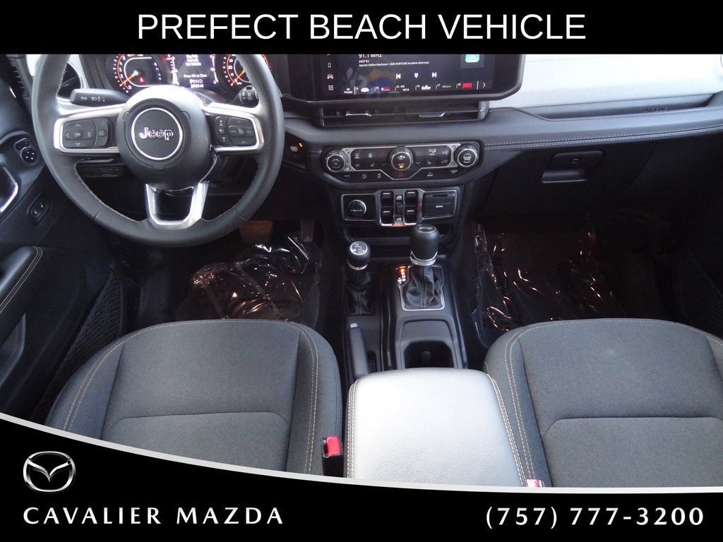 Used 2025 Jeep Wrangler Unlimited Sahara AWD/4WD image 14