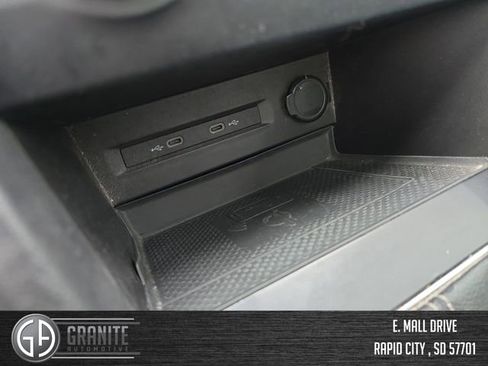 Used 2022 Volkswagen Taos SE w/ Panoramic Sunroof Package image 34