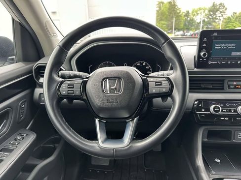 Used 2025 Honda Pilot Touring image 13