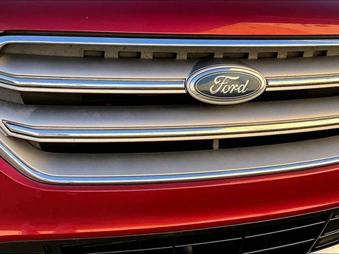 Used 2017 Ford Escape SE image 28