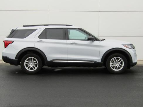 Used 2025 Ford Explorer Active image 4