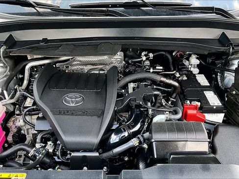 Used 2024 Toyota Grand Highlander AWD image 10