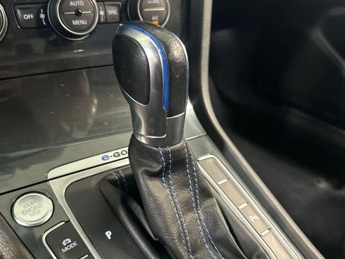 Used 2018 Volkswagen e-Golf SEL Premium image 25