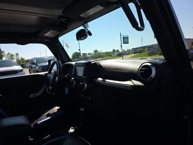 Used 2016 Jeep Wrangler Unlimited Sahara w/ Dual Top Group AWD/4WD image 32