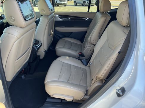 Used 2021 Cadillac XT6 Premium Luxury w/ Platinum Package image 32