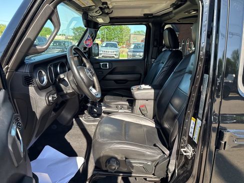 Used 2018 Jeep Wrangler Unlimited Sahara AWD/4WD image 26