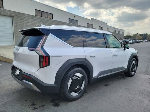New 2026 Kia EV9 Wind image 4