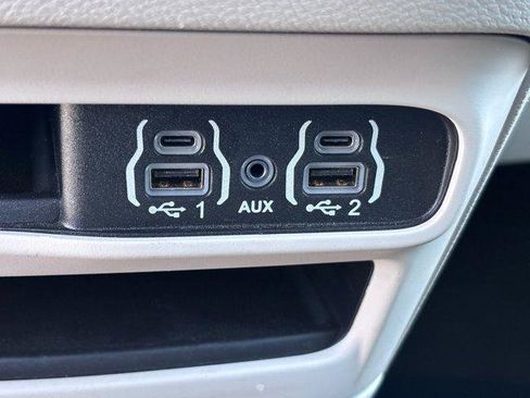 Used 2024 Chrysler Pacifica Touring-L FWD image 29