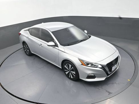 Used 2022 Nissan Altima 2.5 SV AWD/4WD image 14