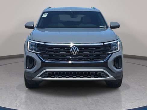 Used 2024 Volkswagen Atlas Cross Sport SE w/ Panoramic Sunroof Package image 2