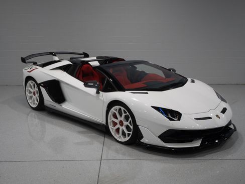 Used 2020 Lamborghini Aventador SVJ AWD/4WD image 6
