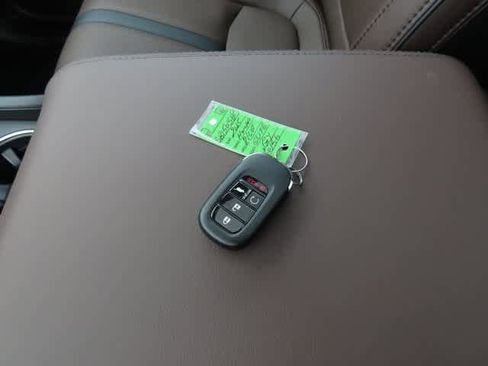 Certified 2025 Honda Pilot Elite image 34