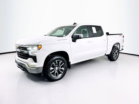Used 2024 Chevrolet Silverado 1500 LT image 3