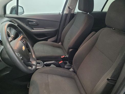 Used 2020 Chevrolet Trax LS w/ Tint and Cruise Package AWD/4WD image 17
