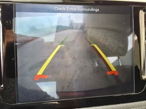 Used 2018 Chrysler Pacifica Limited FWD image 26