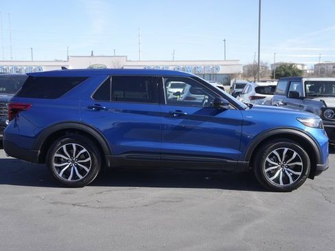 Used 2022 Ford Explorer ST-Line image 5