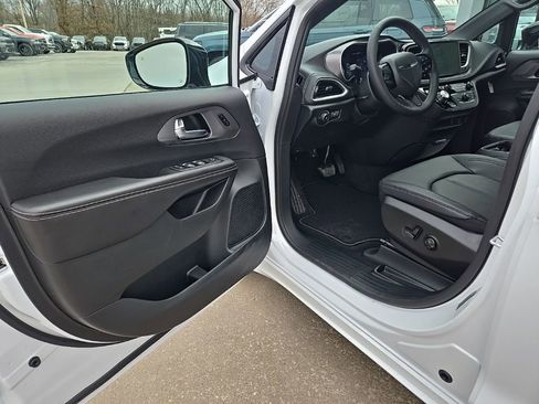 New 2026 Chrysler Pacifica Select w/ S Appearance Package image 27