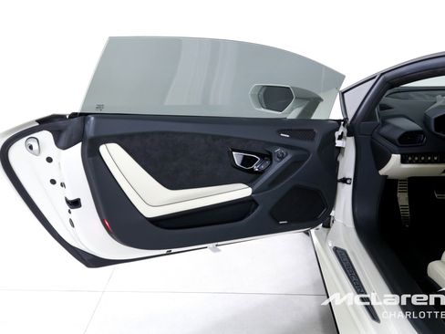 Used 2022 Lamborghini Huracan EVO image 10