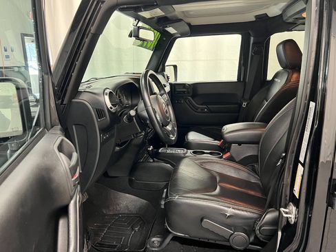 Used 2015 Jeep Wrangler Unlimited Rubicon w/ Dual Top Group AWD/4WD image 7