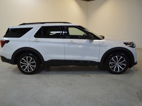 Certified 2025 Ford Explorer ST-Line image 2