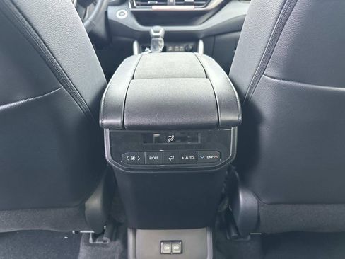 New 2026 Toyota Highlander XLE image 13