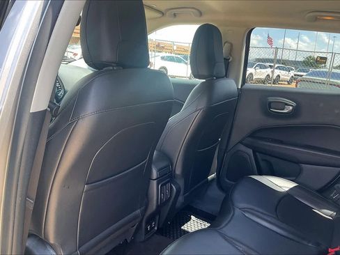 Used 2019 Jeep Compass Latitude AWD/4WD image 10