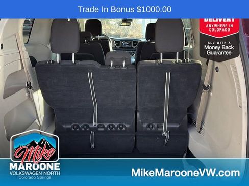 Used 2023 Chrysler Voyager LX image 7