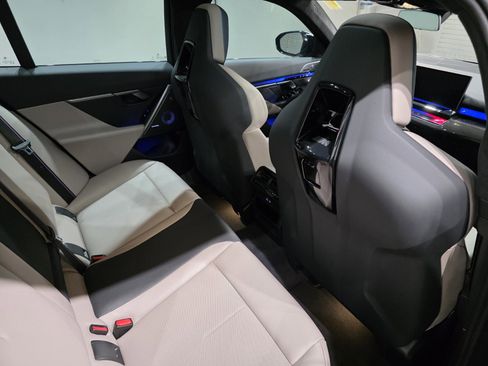 Used 2025 BMW M5 Touring image 24