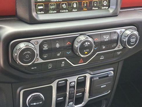 Used 2023 Jeep Gladiator Rubicon w/ Cold Weather Group AWD/4WD image 16
