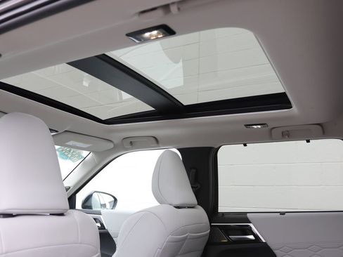 Used 2025 Mitsubishi Outlander AWD image 4