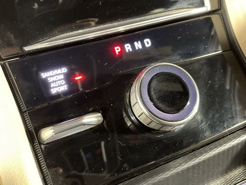 Used 2024 Jeep Grand Cherokee Limited image 25