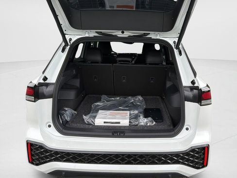 New 2026 Volkswagen Tiguan SE R-Line FWD image 33