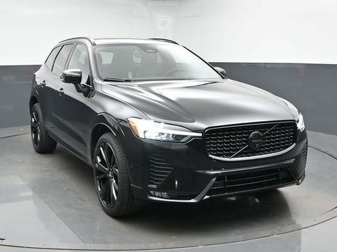 Used 2024 Volvo XC60 B5 Ultimate w/ Protection Package Premier AWD/4WD image 2