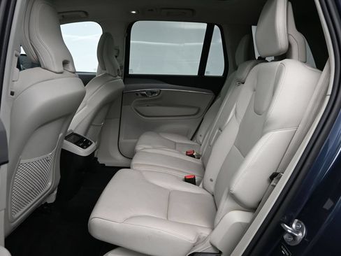 Used 2023 Volvo XC90 B5 Core w/ Protection Package Premier AWD/4WD image 14