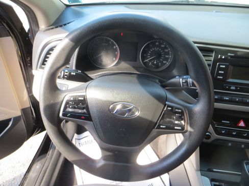 Used 2018 Hyundai Elantra SE image 15