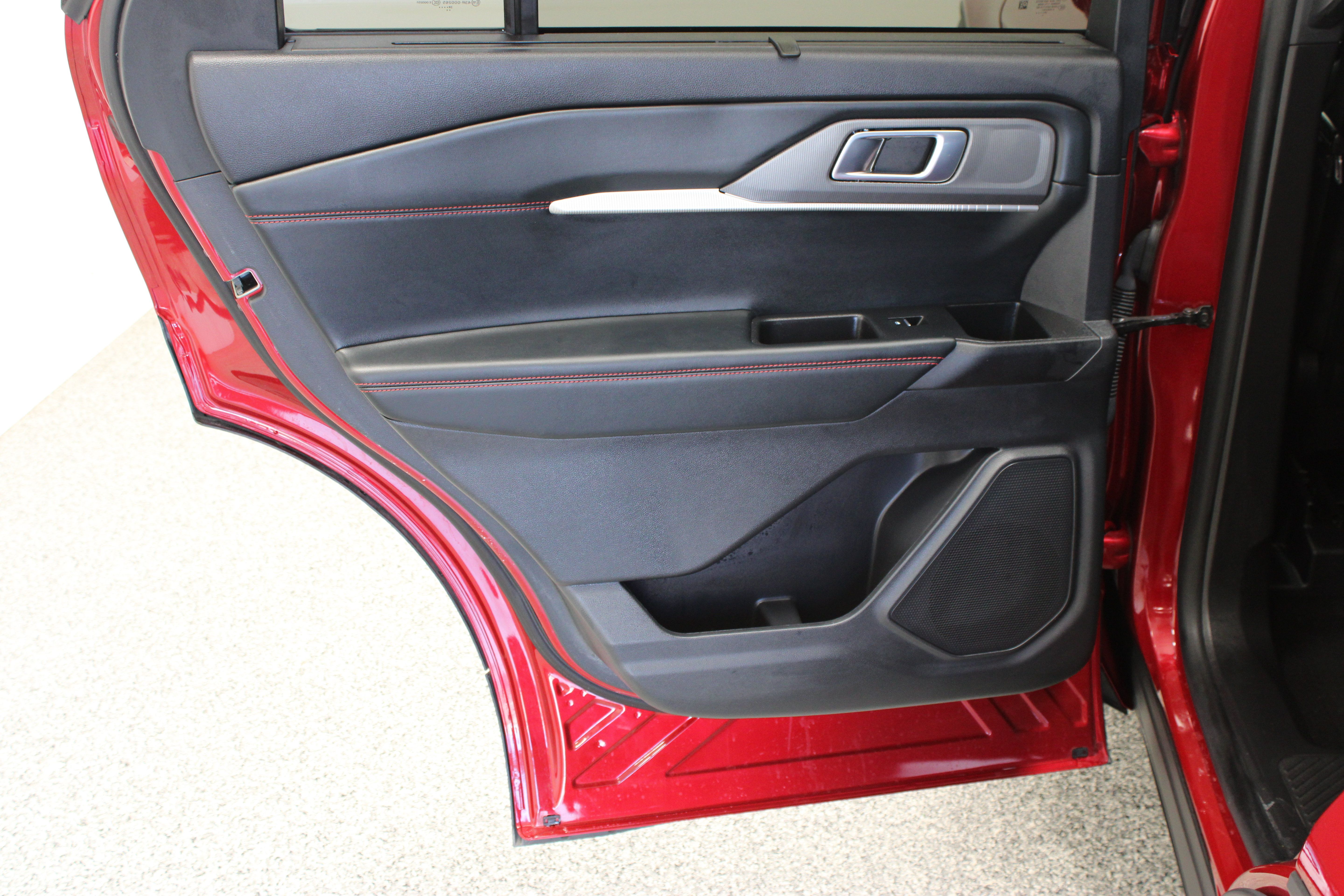Used 2025 Ford Explorer ST-Line w/ Premium Package RWD image 26