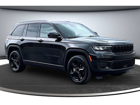 Certified 2023 Jeep Grand Cherokee Altitude AWD/4WD image 14