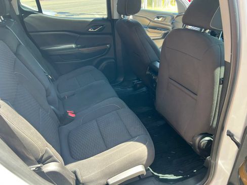 Used 2019 GMC Acadia SLE FWD image 11