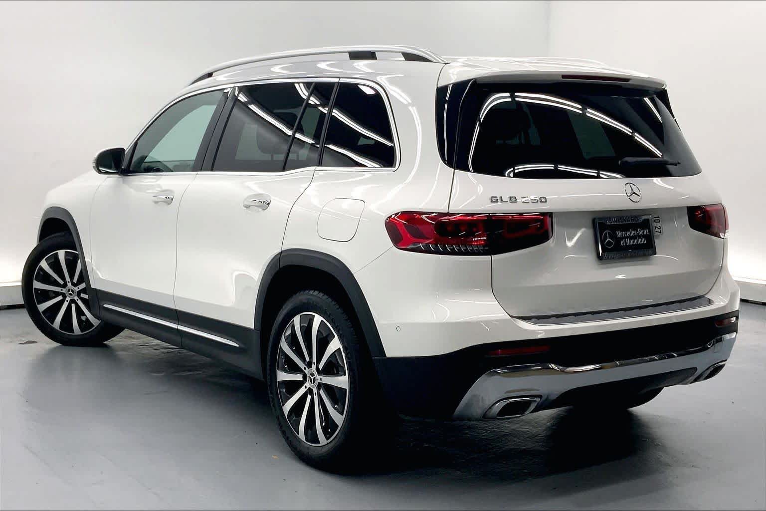 Used 2021 Mercedes-Benz GLB 250 image 2