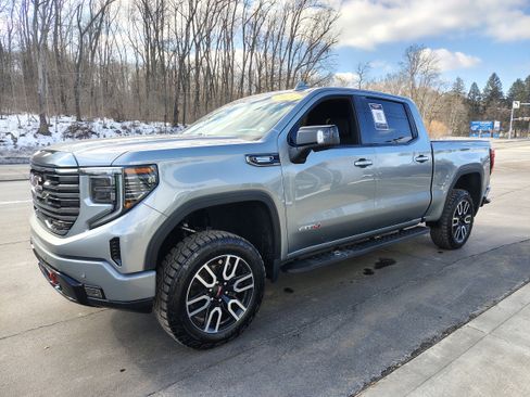 Used 2024 GMC Sierra 1500 AT4 w/ Technology Package image 8