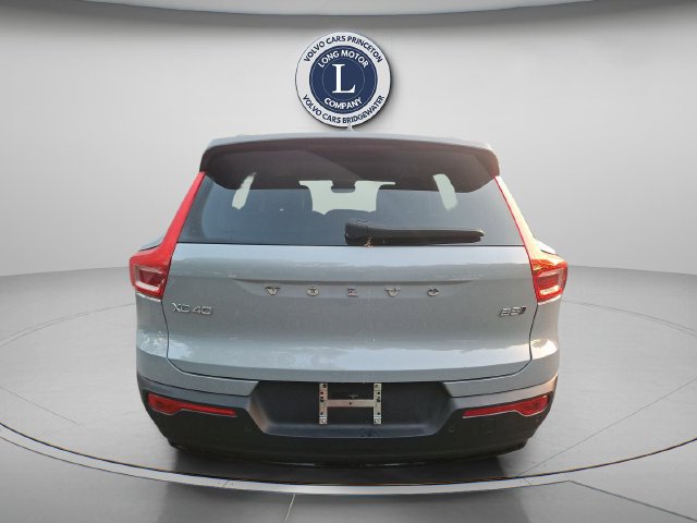 Certified 2024 Volvo XC40 B5 Core AWD/4WD image 2