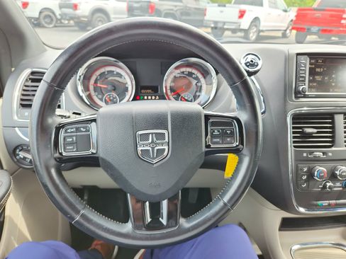 Used 2017 Dodge Grand Caravan SXT FWD image 14