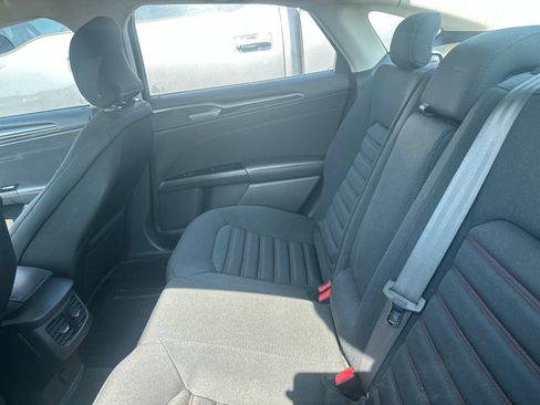 Used 2016 Ford Fusion SE FWD image 6