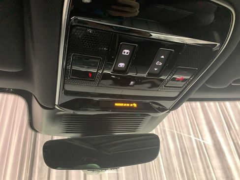 Used 2025 Land Rover Range Rover Sport image 19