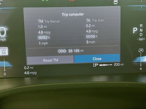 Used 2024 Volvo XC40 B5 Core image 33