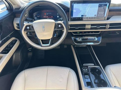 Used 2025 Lincoln Corsair Reserve image 14