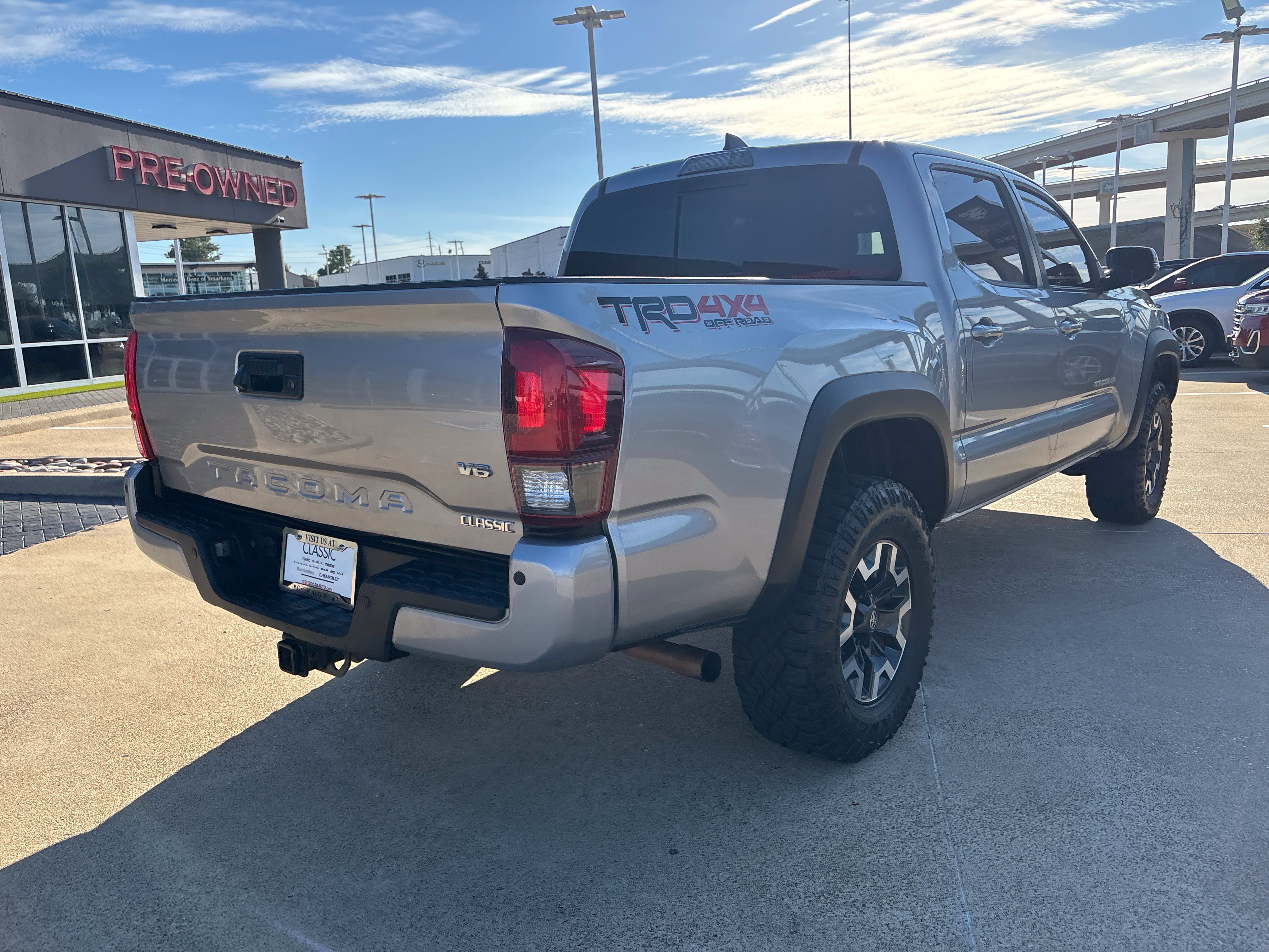 Used 2019 Toyota Tacoma TRD Off-Road w/ Technology Package AWD/4WD image 9